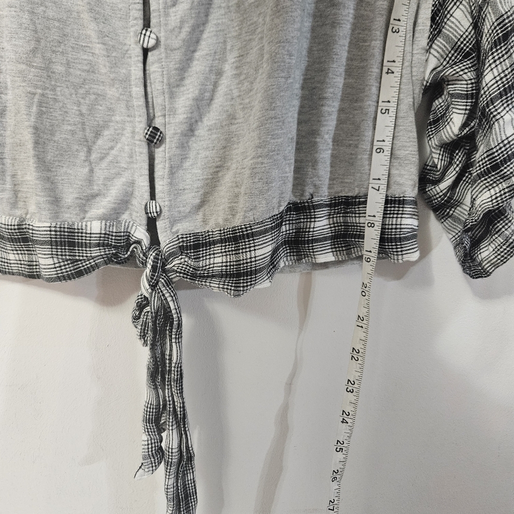 Daytrip Crop Button Down Tie Front Top! - Picture 4 of 4